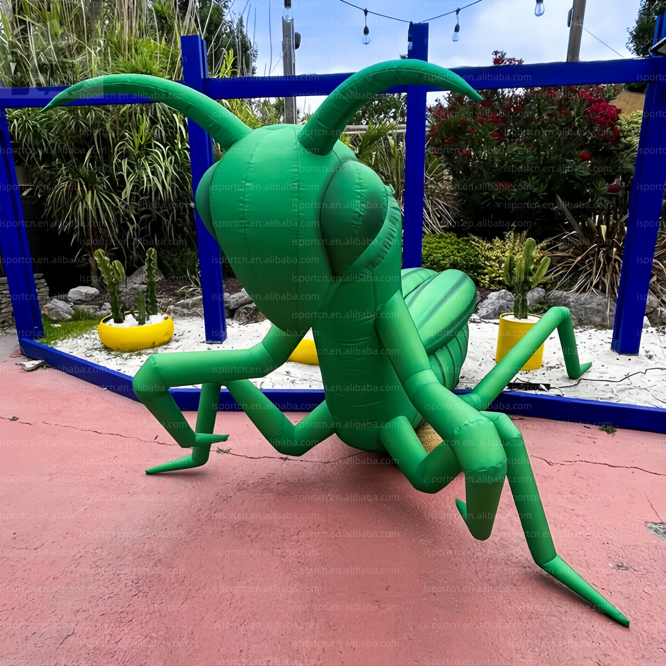 Giant Inflatable Praying Mantis – Lifelike Insect Display